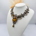collier-tiegerauge-perlen-makramee-edelsteinschmuck-1.jpg