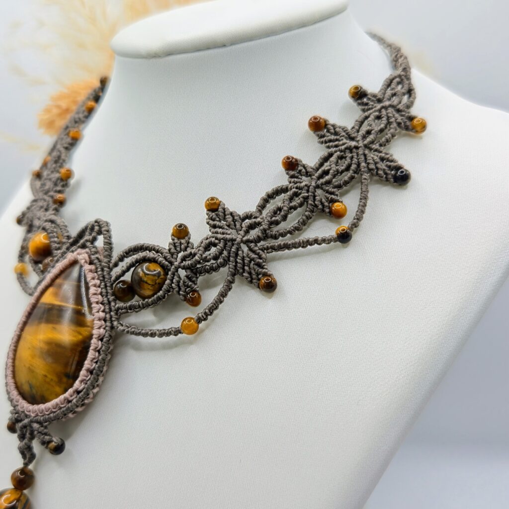 collier-tiegerauge-perlen-makramee-edelsteinschmuck-3.jpg