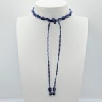 medaillon-mitternachtssodalith-floral-makramee-kette-rueckseite.jpg