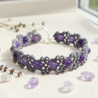 perlenarmband-amethyst-lila-makramee-geknuepft-2.png