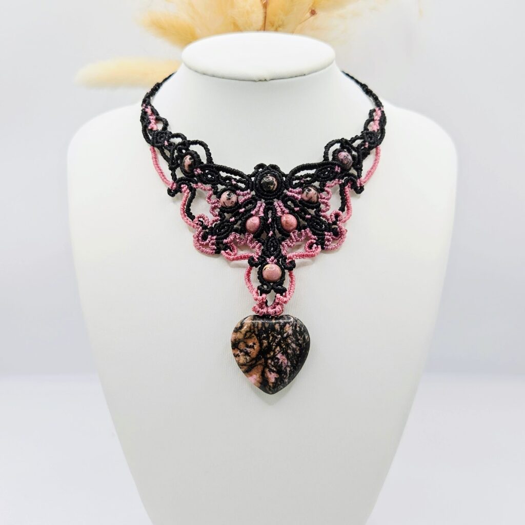 rohdonit-collier-mit-herzfoermigen-anhaenger-0.jpg