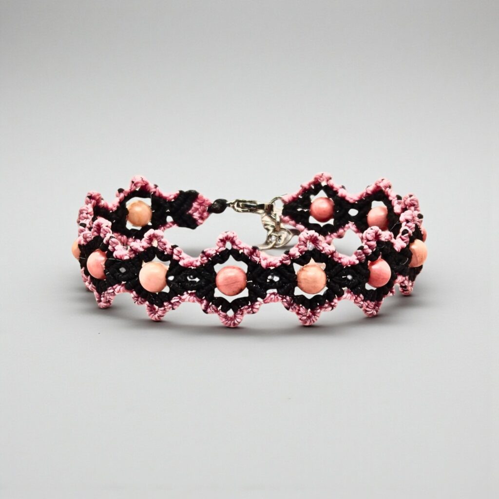 rohdonit-makramee-armband-rosa-schwarz-1.jpg