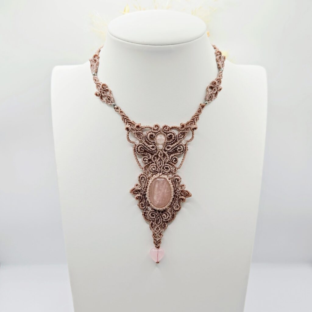 rosenquarz-colliers-barock-makramee-schmuck-3.jpg