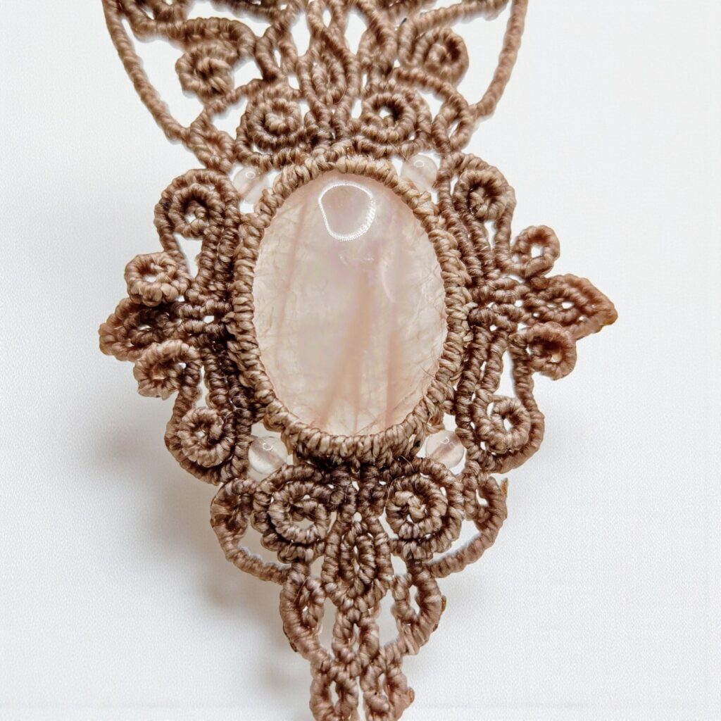 rosenquarz-colliers-barock-makramee-schmuck-5.jpg