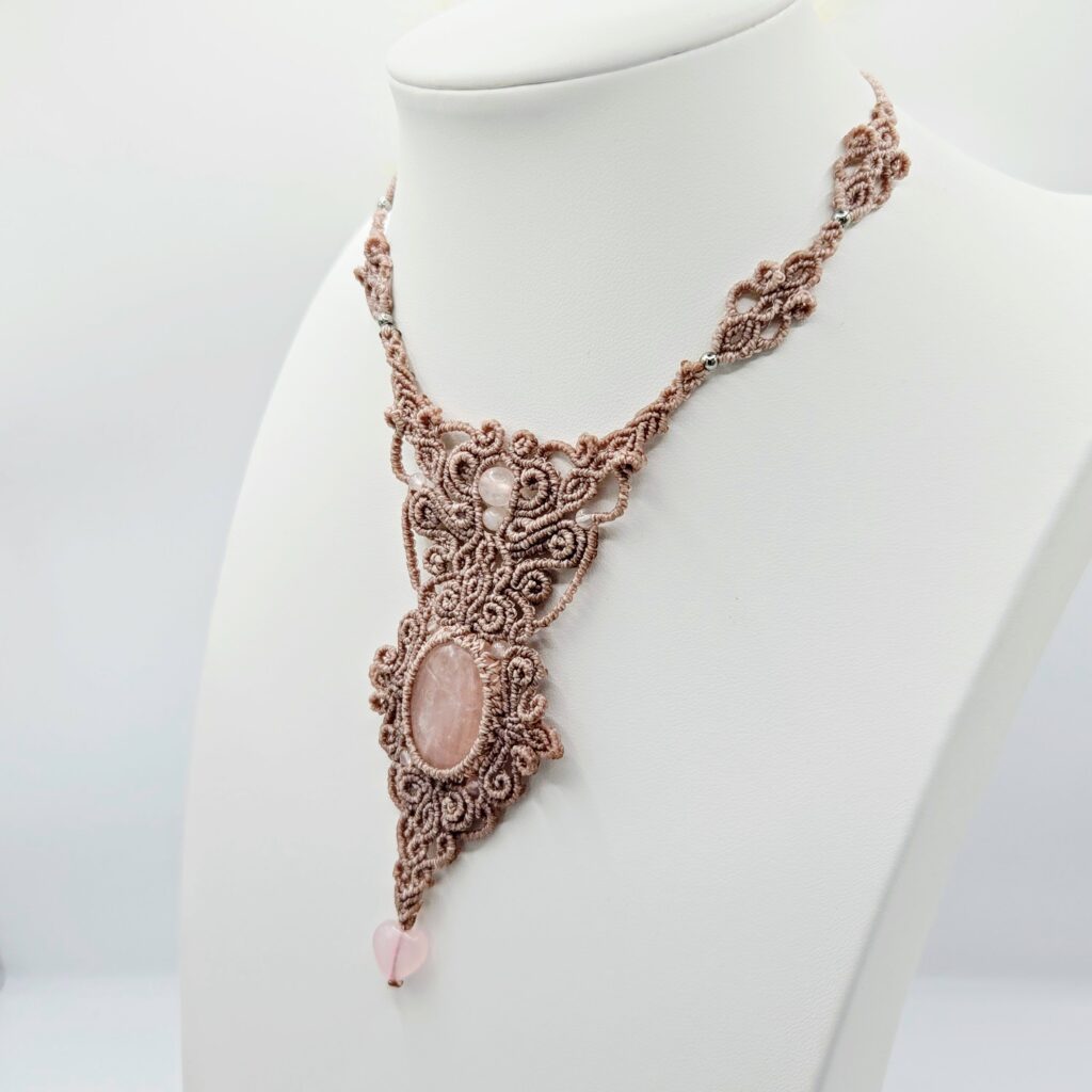 rosenquarz-colliers-barock-makramee-schmuck-7.jpg